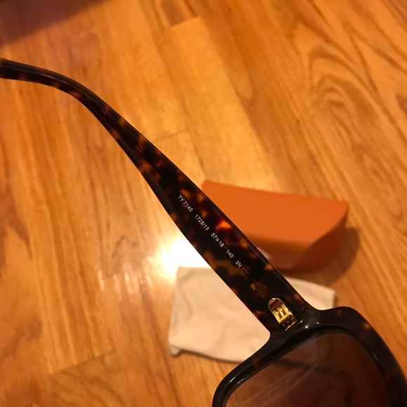 Tory Burch Oversized Tortoise Brown Sunglasses - Picture 5 of 9